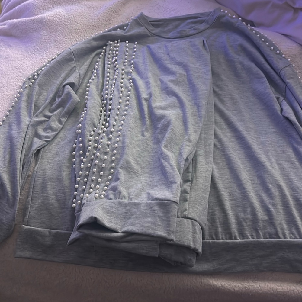 Heather gray light sweatsuit with pearls on sleeves and legs, no tags never worn